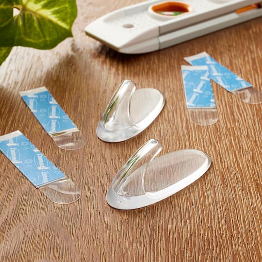 Command™ Medium Clear Hooks, 2ct.